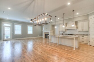 105 Lafayette Ct, Unit 136W in Nashville, TN - Building Photo - Building Photo