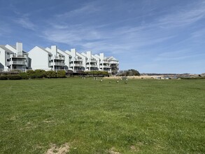 2 Mansfield Grove Rd in East Haven, CT - Building Photo - Building Photo