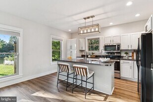 4922 Lerch Dr in Shady Side, MD - Building Photo