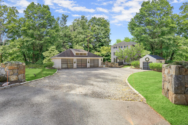47 Woodside Ave in Westport, CT - Building Photo - Building Photo