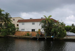 821 NE 18th Ct in Fort Lauderdale, FL - Building Photo - Building Photo