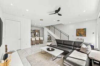 1034 NE 18th Ave in Fort Lauderdale, FL - Building Photo - Building Photo