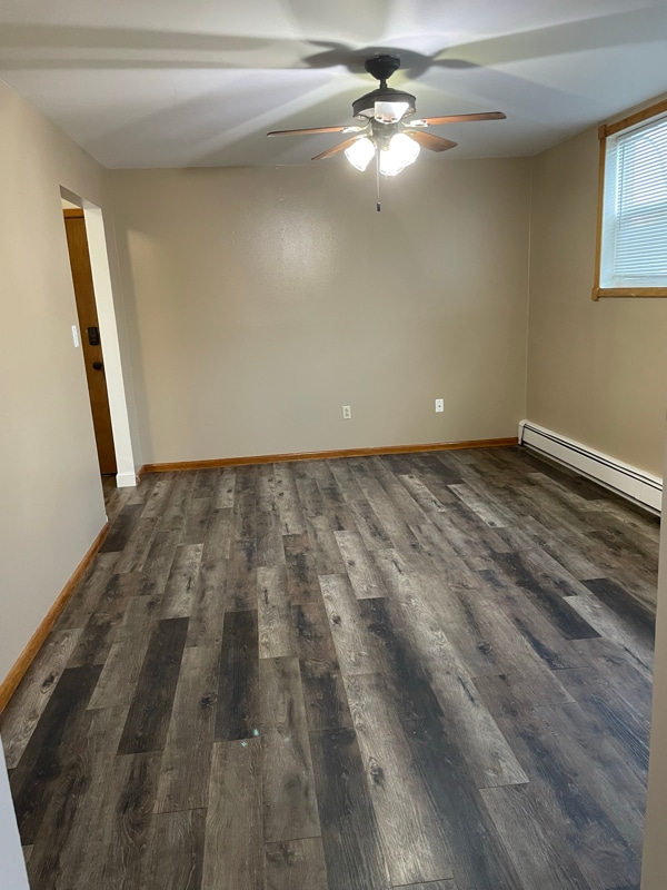 300 13th St NW, Unit 4 in Mandan, ND - Foto de edificio - Building Photo