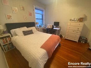 1942 Beacon St, Unit #1 in Boston, MA - Building Photo - Building Photo