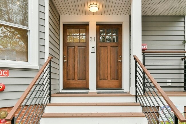 31 Magnolia Ave