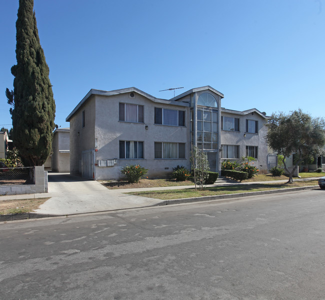 1140 N New Hampshire Ave in Los Angeles, CA - Building Photo - Building Photo