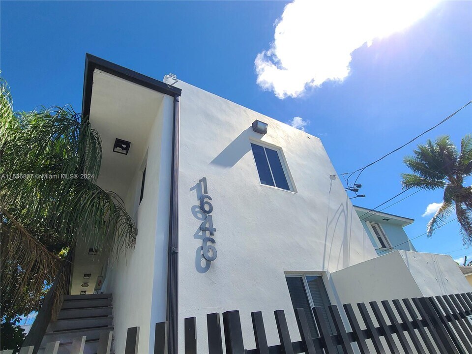 1646 NW 1st Pl-Unit -1 in Miami, FL - Building Photo