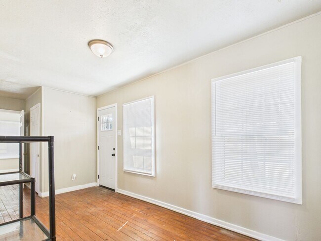 208 Myrtle Ave in Harper, TX - Building Photo - Building Photo