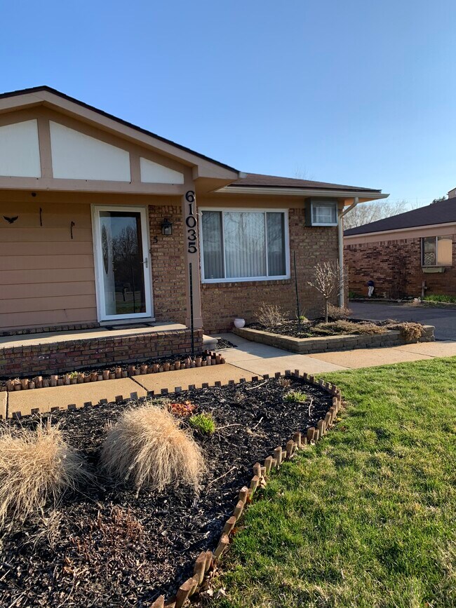 61035 11 Mile Rd Rentals in South Lyon, MI