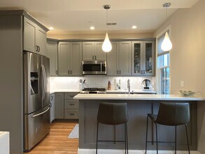364 Bunker Hill St, Unit 3 in Boston, MA - Building Photo - Building Photo