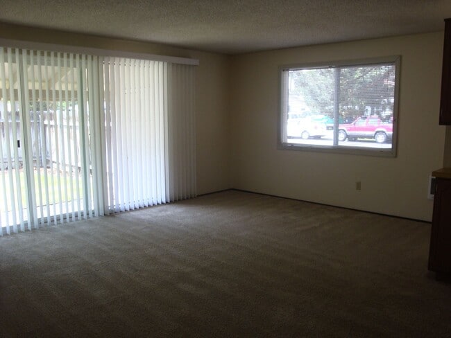 1042 SW Black Butte Blvd in Redmond, OR - Building Photo - Building Photo