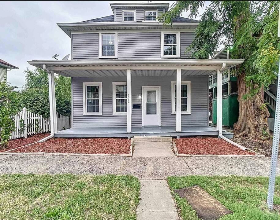 1327 7th Ave in Moline, IL - Building Photo