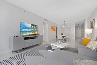 3000 S Ocean Dr, Unit 510 in Hollywood, FL - Foto de edificio - Building Photo