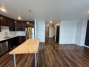 208 E Greenfield Ln in Bismarck, ND - Building Photo - Building Photo