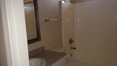 3008 Barnes Way in Klamath Falls, OR - Building Photo - Building Photo