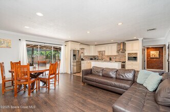 305 Sharon Dr in Melbourne, FL - Building Photo - Building Photo
