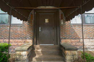 Chalet in Pittsburgh, PA - Foto de edificio - Building Photo