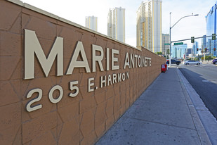 Marie Antoinette Condominiums in Las Vegas, NV - Foto de edificio - Building Photo