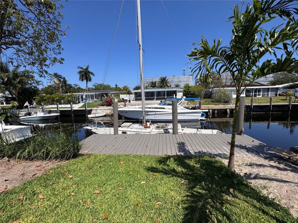 1720 SW 23rd Ave in Fort Lauderdale, FL - Foto de edificio