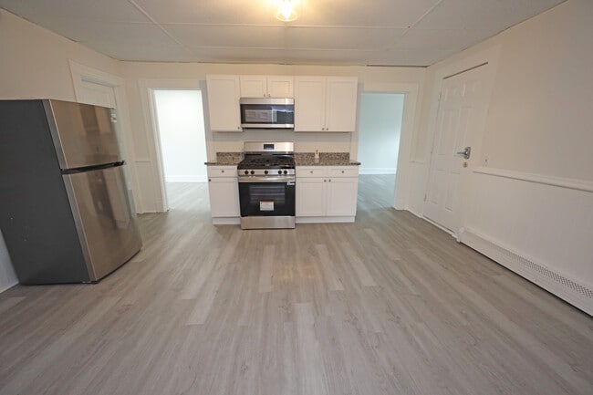 358 Washington St in New Britain, CT - Foto de edificio - Building Photo