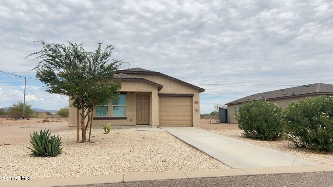 476 Reizen Dr in Morristown, AZ - Building Photo