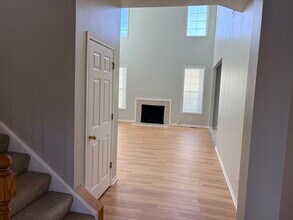 1155 Clover Hill Ln in Elgin, IL - Building Photo - Building Photo