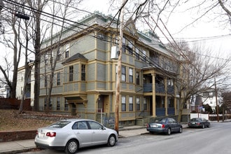 56-58 Walnut St in Somerville, MA - Foto de edificio - Building Photo