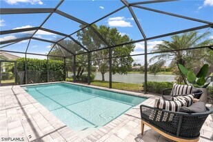 14837 Windward Ln in Naples, FL - Building Photo