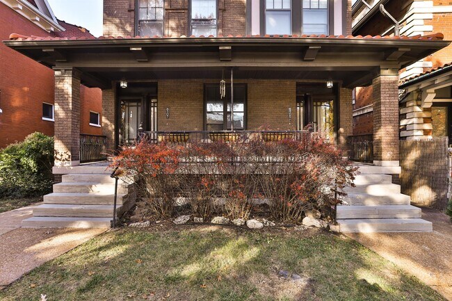 6105-6107 Waterman Blvd in St. Louis, MO - Building Photo - Building Photo