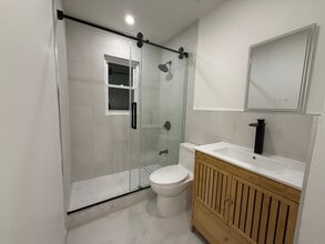 476 Willow Rd W in Staten Island, NY - Building Photo - Building Photo