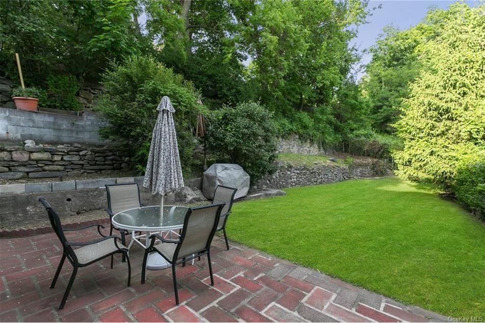44 Croton Ave, Unit 1 in Tarrytown, NY - Foto de edificio