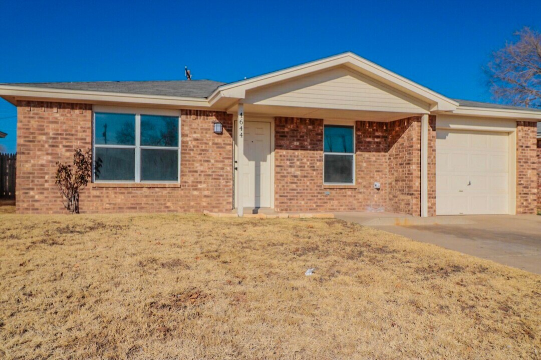 4644 Fordham St in Lubbock, TX - Building Photo