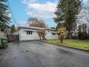 9523 Stanley St in Chilliwack, BC - Building Photo - Building Photo