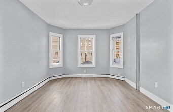 746 Maple St in Bridgeport, CT - Foto de edificio - Building Photo