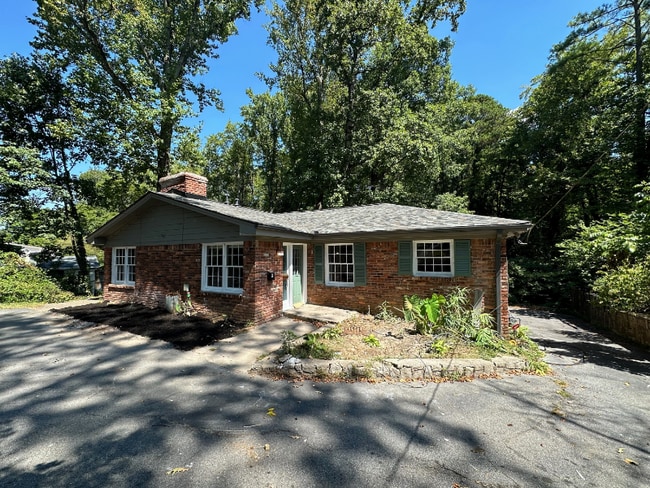2071-2073 E Roxboro Rd NE