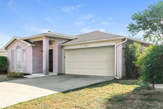 5907 King William Dr in Arlington, TX - Building Photo - Building Photo