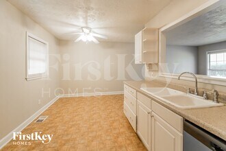 1905 Burfordi Dr SW in Marietta, GA - Foto de edificio - Building Photo