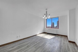 4-74-74 48th Ave, Unit 25M in Queens, NY - Building Photo - Building Photo