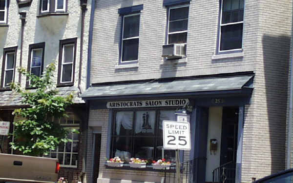 25 S High St