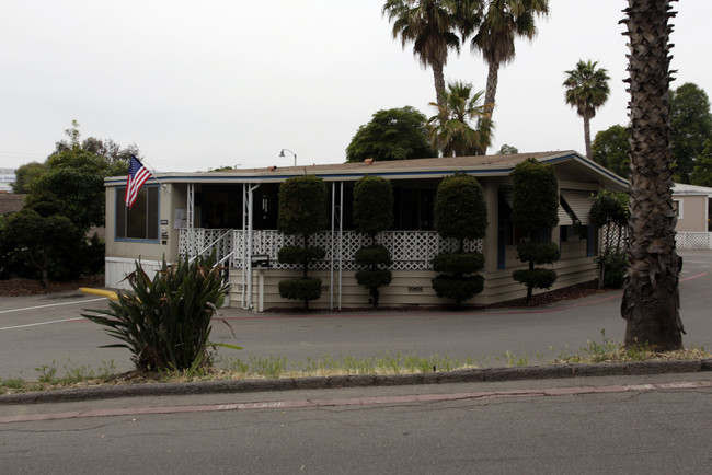 Capistrano Terrace in San Juan Capistrano, CA - Foto de edificio - Building Photo