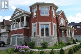 1 Poulias Ave in Richmond Hill, ON - Building Photo - Building Photo
