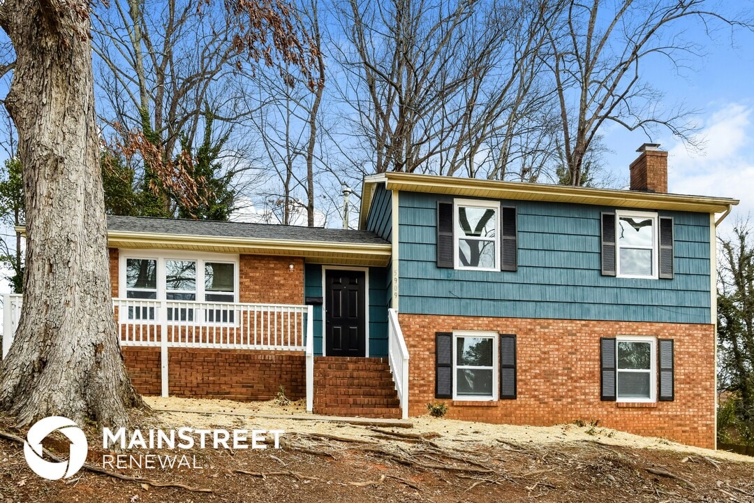 5909 Ruth Dr in Charlotte, NC - Foto de edificio
