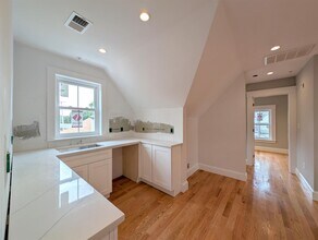 86 Orchard St, Unit 3 in Medford, MA - Building Photo - Building Photo