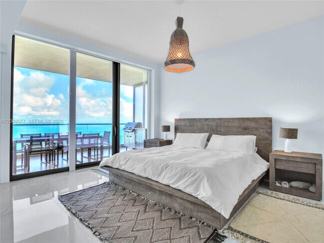 18975 Collins Ave, Unit 4303 in Sunny Isles Beach, FL - Building Photo - Building Photo