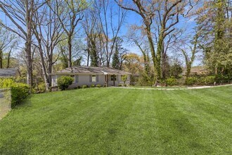 2779 Horse Shoe Dr in Atlanta, GA - Building Photo - Building Photo