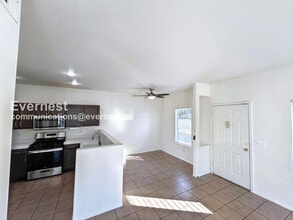 5922 W Vegas Dr in Las Vegas, NV - Foto de edificio - Building Photo