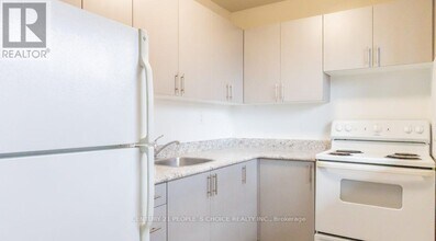 1061 Seneca Ave in Mississauga, ON - Building Photo - Building Photo