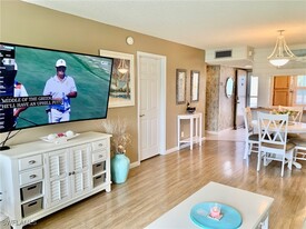 1580 Pine Valley Dr in Ft. Myers, FL - Building Photo