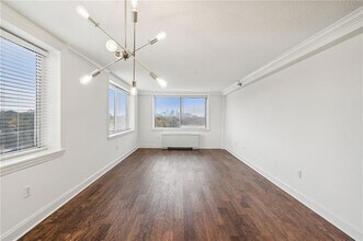2479 Peachtree Rd NE, Unit 817 in Atlanta, GA - Building Photo - Building Photo