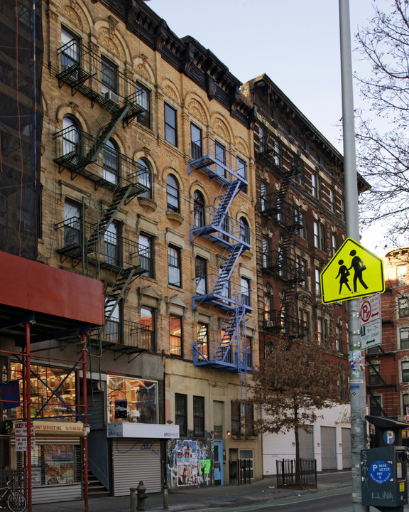 135 Rivington St in New York, NY - Building Photo